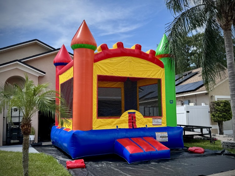 Multi-Color Arc Castle Bounce House Multi-Color Arc Castle Bounce House